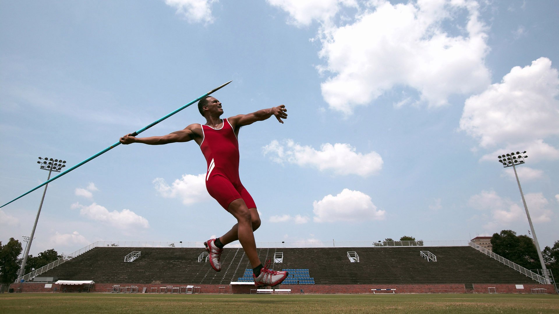 浓眉哥险胜美队新规比赛，全场沸腾引发热议